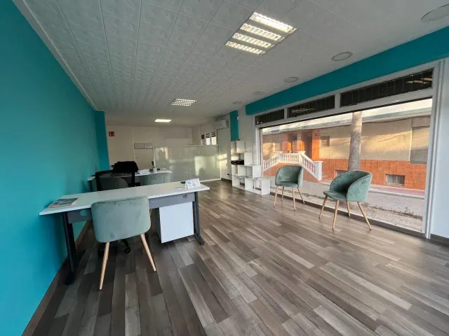 Local Comercial en Venta en Empuriabrava: Espacioso, Luminoso y Listo para Entrar — 11