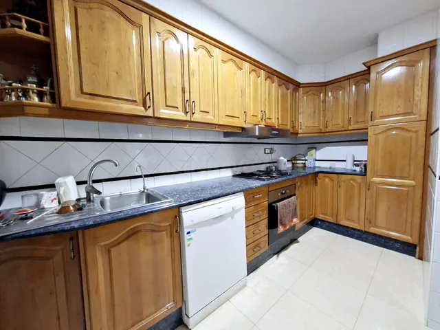 Vivienda con local comercial, solárium y trastero. una oport