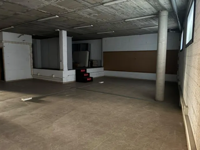 LOCAL COMERCIAL A PIE DE CALLE — 8