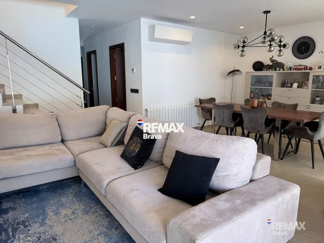 Preciosa casa independiente con pisicna — 14