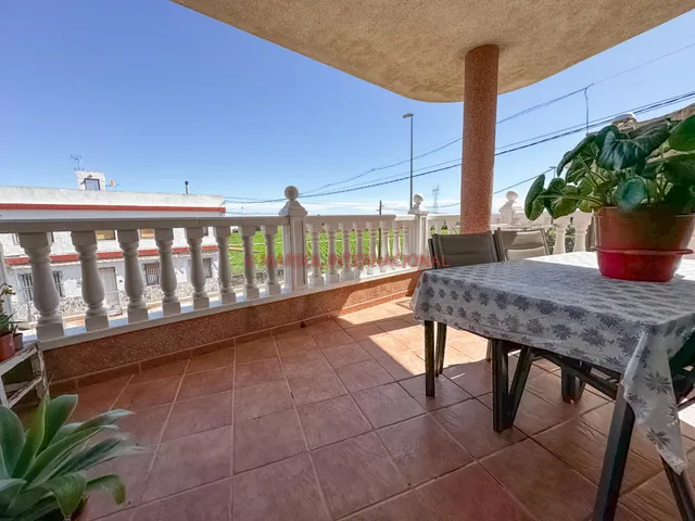 BONITO CHALET EN CORRENTIAS, ORIHUELA — 3