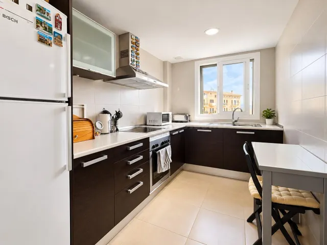 Ático luminoso con piscina comunitaria, parking y terraza privada — 4