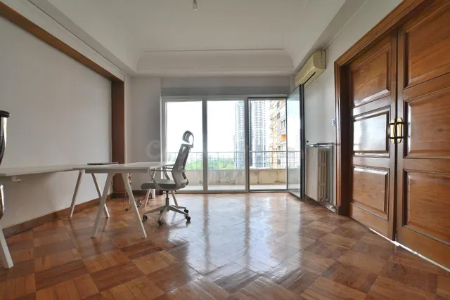 SE ALQUILA OFICINA DE 20M2 EN PLENO PASEO DE LA CASTELLANA - foto 2