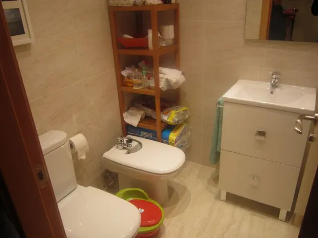 SE VENDE CHALET ADOSADO SEMINUEVO, 4 HAB., GARAJE DOBLE ,PATIO. PARA ENTRAR A VIVIR — 19