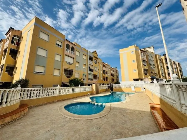 Apartamiento 200 metros de la playa con piscina comunitaria 38 km del aeropuerto de Alicante — 8
