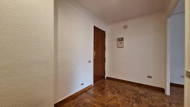 Piso SIN AMUEBLAR de 4 dormitorios, dos baños y plaza de garaje en la Calle Puerta Nueva — 27