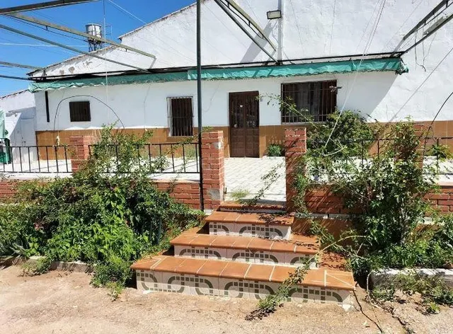 SE VENDE casa OKUPA en C Diseminados 753 Y 754 de Montoro