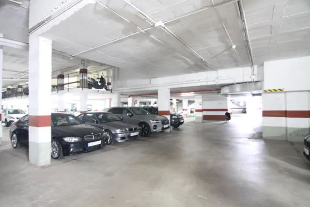 Se vende plaza de aparcamiento para coche mediano zona Bon Preu — 5