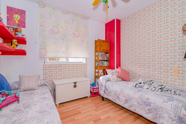¡Vive en el Corazón de La Zubia!  Piso Luminoso y Listo para Ti — 9