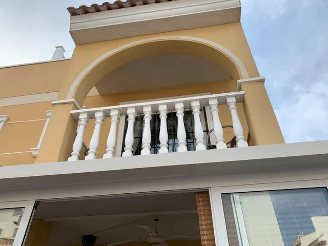 BUNGALOW EN ESQUINA CON GRAN JARDÍN EN VILLAMARTIN - foto 2