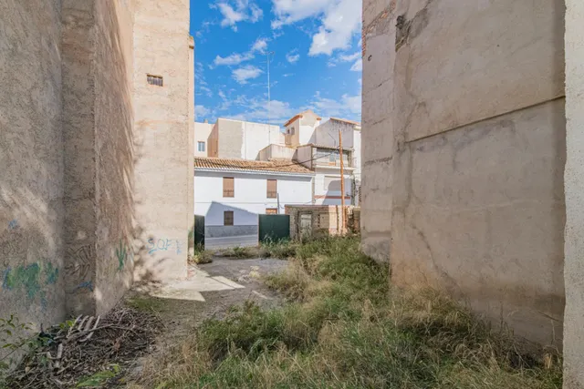 SOLAR EN PLENO CENTRO DE CAJAR — 12