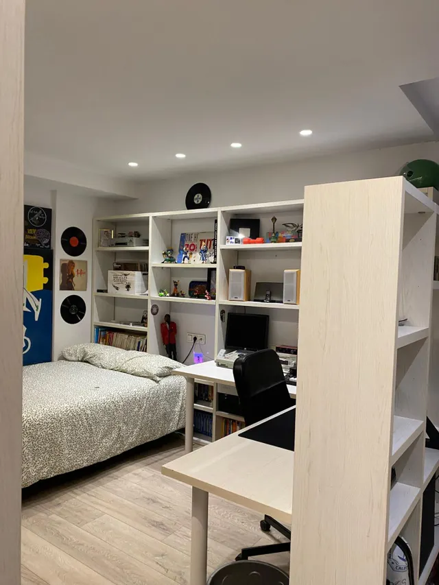 Espectacular adosado con buhardilla , apartamento independiente con baño y sin cocina, garaje doble y piscina en zona residencial premium — 22