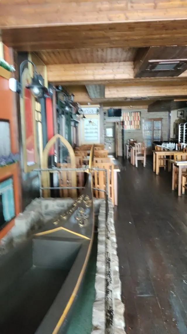 Excelente Local Comercial en  la Avenida más transitada de Andorra — 4