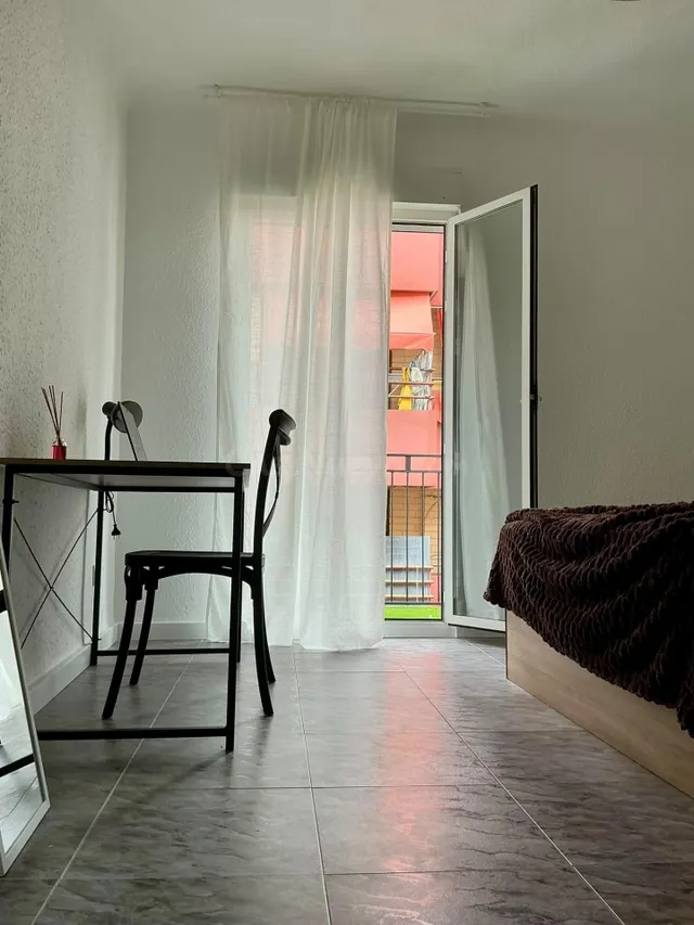 ALQUILER DE AMPLIA VIVIENDA REFORMADA CON 5 DORMITORIOS ZONA - foto 3