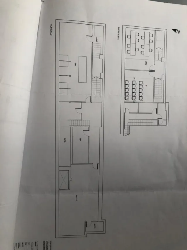 local diáfano y con techos altos — 7