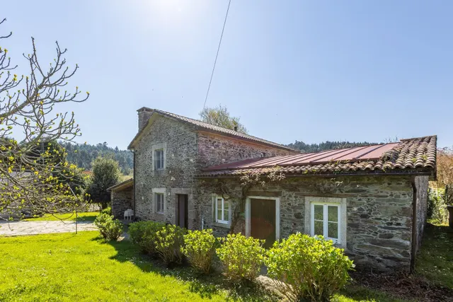 CASA DE PIEDRA SEÑORIAL CON FINCA, PISCINA Y NEGOCIO TURÍSTI - foto 4