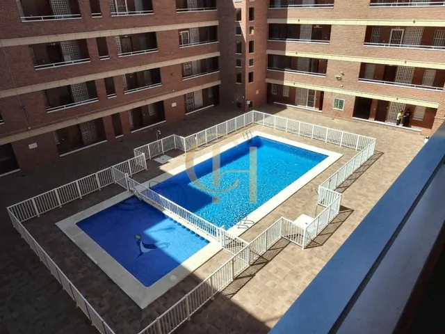 Piso con terraza en Calle Almoradí, Torrevieja — 16