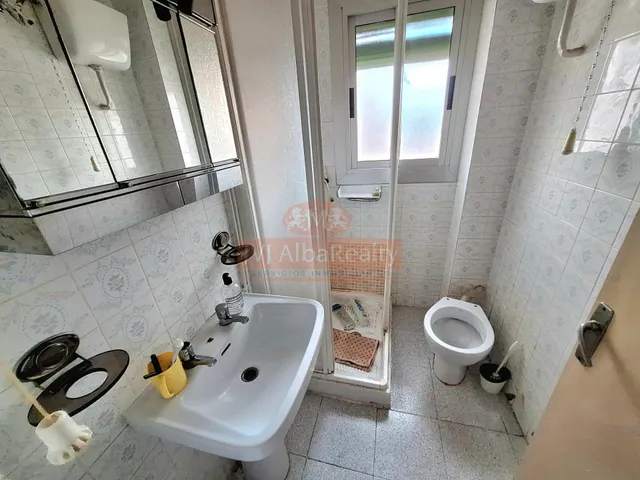 SE VENDE CASA CON PATIO EN LOS ANGUIJES. — 18