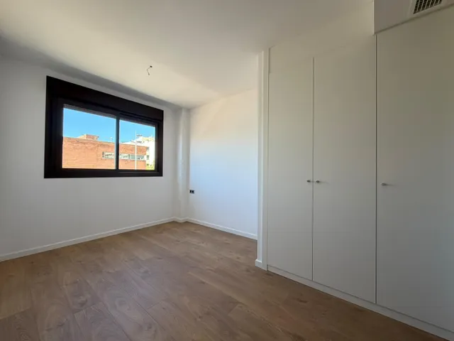 Tu nuevo hogar a estrenar en el Centre de Sabadell: 2 habitaciones, 2 baños, balcón, parking y trastero incluidos — 17