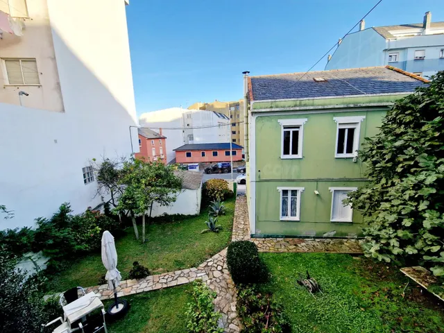 EXCLUSIVO CONJUNTO DE DOS CASAS CON JARDÍN Y GARAJE A 300 ME - foto 2