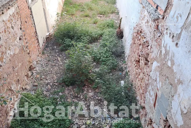 ¡OPORTUNIDAD INCREÍBLE! TERRENO URBANO AMPLIO Y CON COCHERA — 13