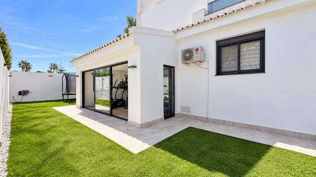 ESPECTACULAR VIVIENDA REFORMADA CON PISCINA, BODEGA, GIMNASIO Y UNA EXCEPCIONAL PRIVACIDAD — 42