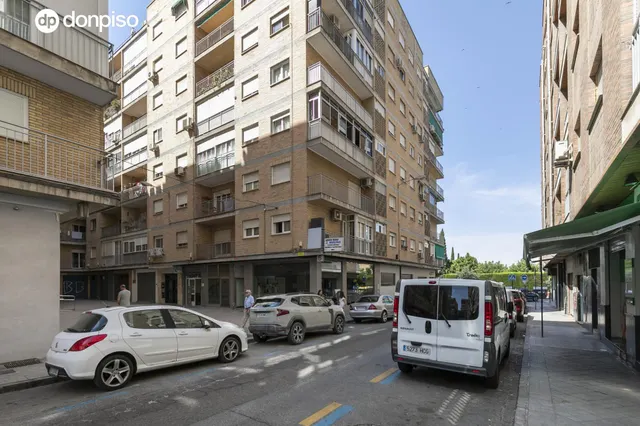 Espectacular Piso Reformado con Vistas Despejadas al Parque García Lorca (Zona Ronda - Arabial) — 22