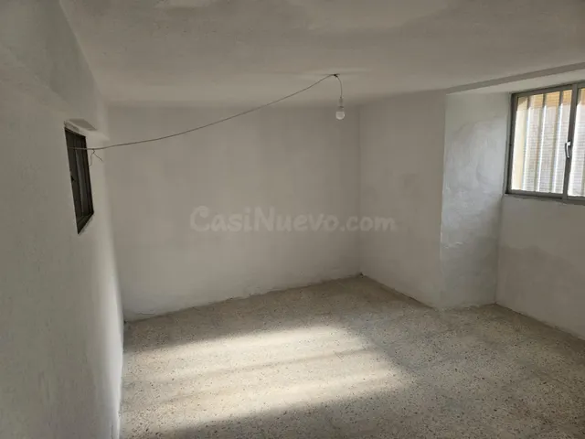 CASA DE PIEDRA CON GRAN POTENCIAL Y TERRENO URBANO OPCIONAL  - foto 4
