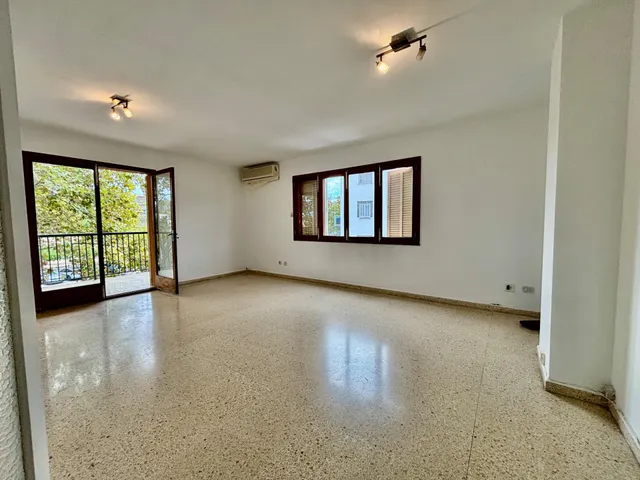 Apartamento luminoso y semi reformado de 4 dormitorios en el corazón de Port d’Alcúdia — 20