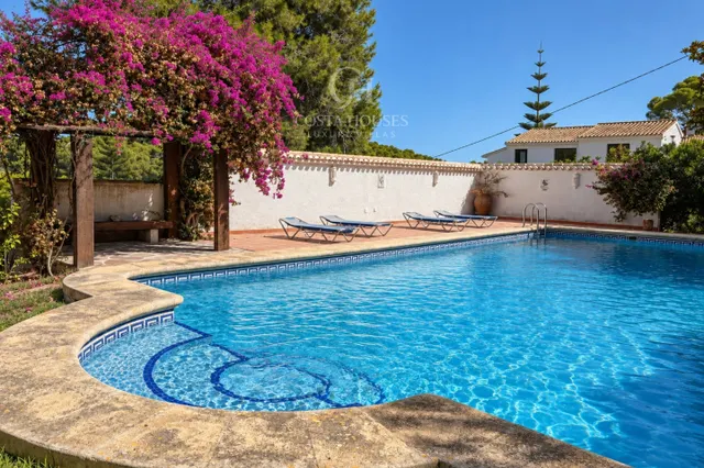 VILLA JARDI · DOBLE PARCELA, JARDINES MADUROS Y VISTAS AL MONTGÓ EN EL TOSALET JÁVEA — 6