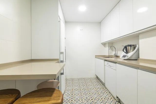 Te presentamos tu nueva casa en el centro: ascensor, 3 habitaciones (con posibilidad de 4), 2 baños, trastero.... y excelentes calidades!!!! — 10