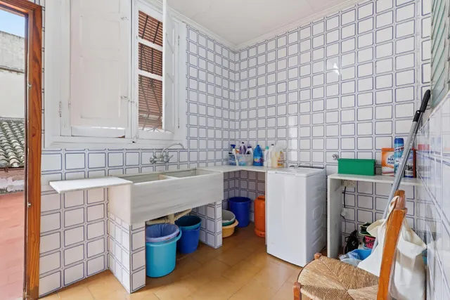Casa de pueblo con gran potencial y amplios espacios — 15