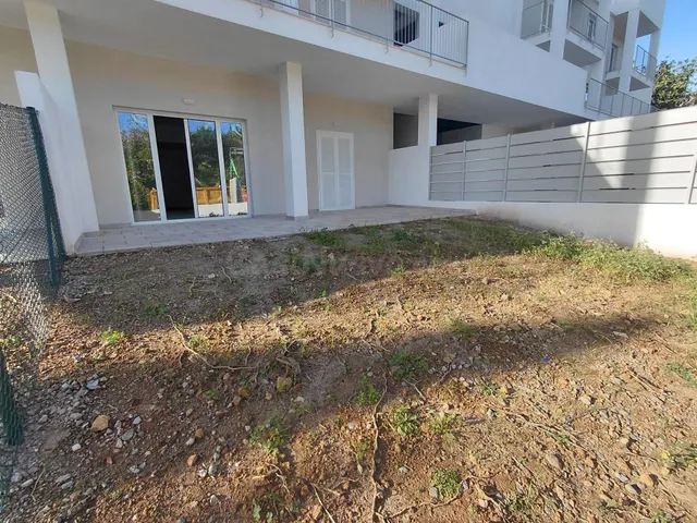 🌿 Planta baja con jardín a 200 m del mar – Cala Bona (Obra n