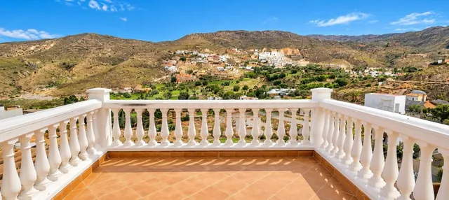 Casa-Chalet en Venta en Envia, La Almería — 4