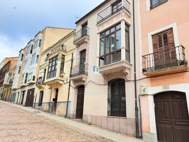 CASA EN VENTA CON 520 M2 JUNTO A LA PLAZA MAYOR DE ZAMORA, P