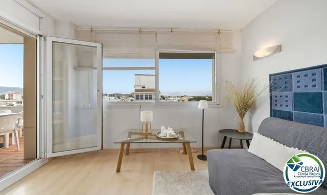 Ático de 61 m2, con 60 m2 de terraza-solarium, LICENCIA TURISTICA. — 32