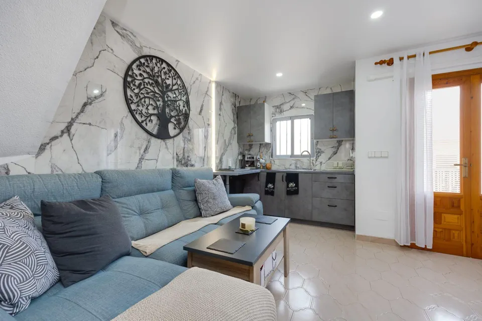 Impresionante bungalow de planta alta con solarium privado – El Chaparral, Torrevieja