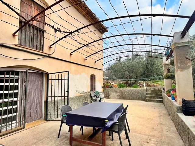 Chalet con finca rústica a 3 minutos del centro de Tortosa –