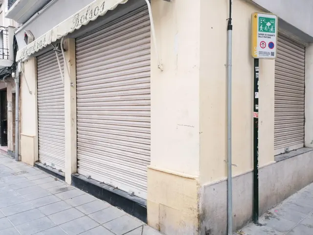 BAJO COMERCIAL CON POSIBILIDAD DE VIVIENDA EN VENTA — 7