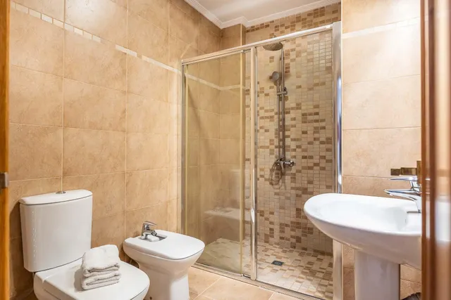 Fabulosa casa con patio ajardinado en Gelves, a diez minutos del centro de Sevilla. — 23
