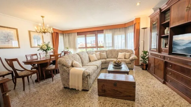 REINA VICTORIA, JUNTO AL HIPERBER, 150 m2, 4 DORMITORIOS, 2  - foto 2