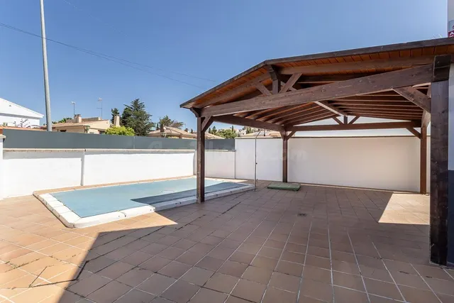 GRAN CASA CON PISCINA EN HUETOR VEGA - foto 3
