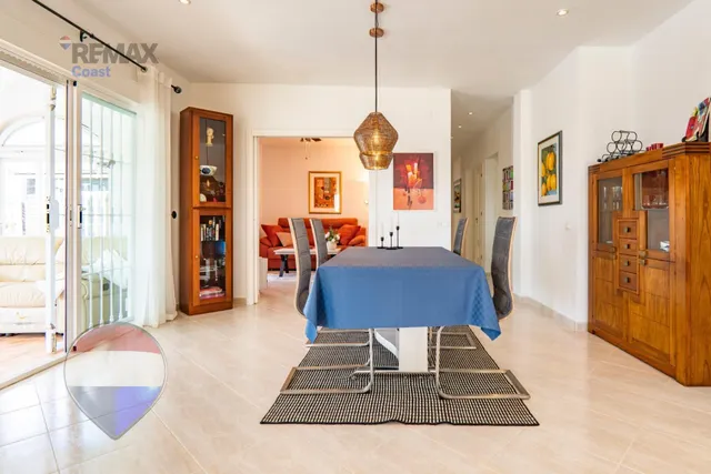 VILLA INDEPENDIENTE CON PISCINA, GRANDES TERRAZAS Y VISTAS AL MAR EN BENAJARAFE — 34