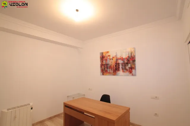 Amplias oficinas en Plaza Bib-Rambla — 13