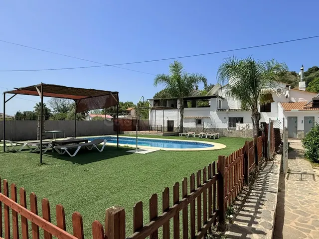 Finca con 3 viviendas independientes, uso tambien de propied - foto 2
