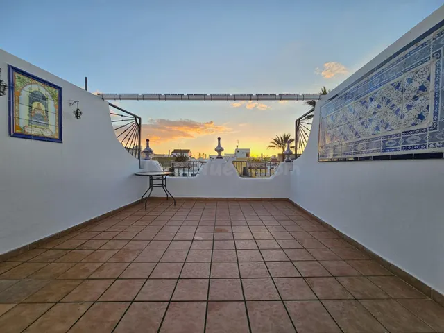 CASA EN EL CENTRO DE SANLÚCAR DE BDA.