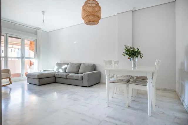 MAGNÍFICO PISO DE 4 DORMITORIOS CON GARAJE, PISCINA Y PÁDEL  - foto 3