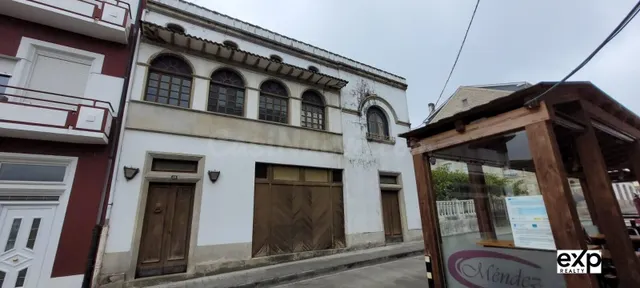 CASA URBANA DE ESTILO ARTDECO CON BAJO COMERCIAL - foto 2