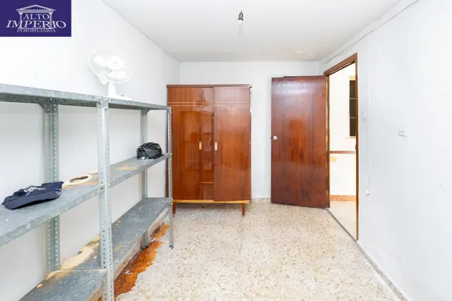 ¡CASA EN UNA SOLA PLANTA, CREA TU VIVIENDA IDEAL EN ALBOLOTE! Casa en una sola planta con patio, garaje y un gran potencial. — 12