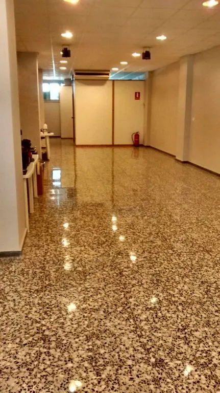 local comercial — 17